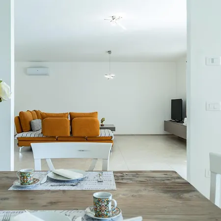 Infinity With Pool By Wonderful Italy *