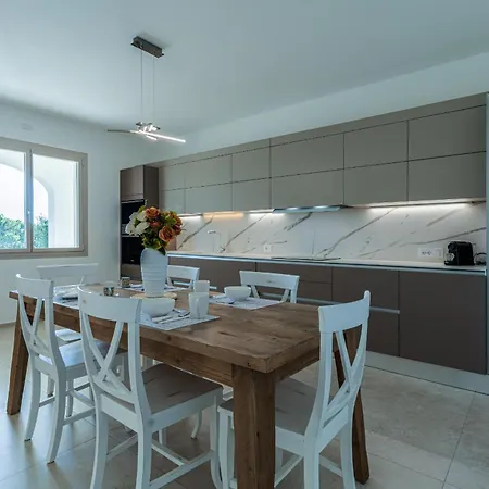 Вилла Infinity With Pool By Wonderful Italy Ольбия