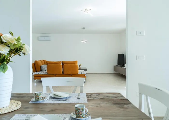 Infinity With Pool By Wonderful Italy *