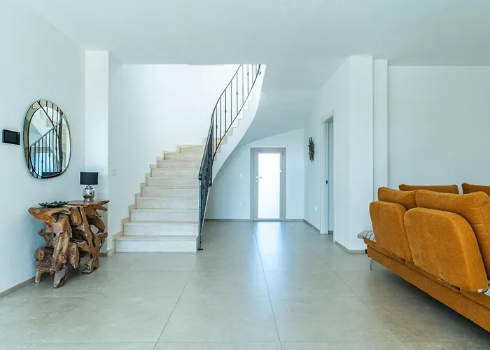 Infinity With Pool By Wonderful Italy