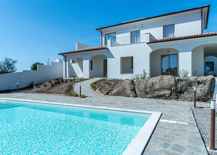 Infinity With Pool By Wonderful Italy *