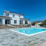 Infinity With Pool By Wonderful Italy *