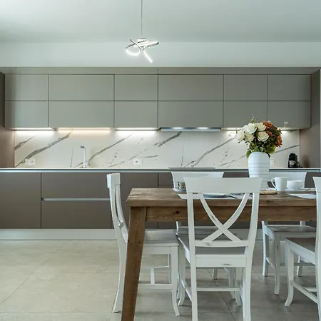 Infinity With Pool By Wonderful Italy Villa