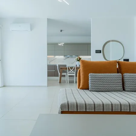 Infinity With Pool By Wonderful Italy