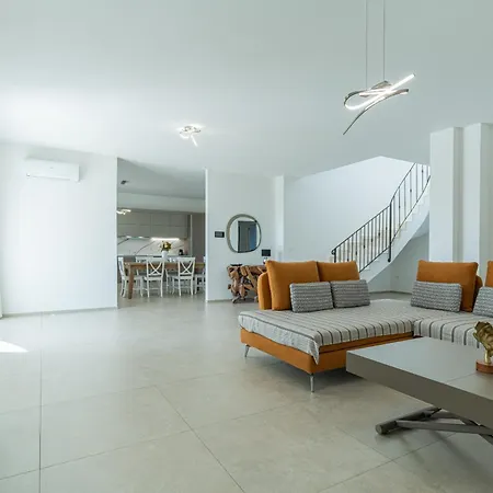 Infinity With Pool By Wonderful Italy Villa