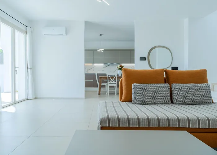 Infinity With Pool By Wonderful Italy